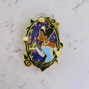 Disney Princess and the Frog Tiana extra large Pin LE 600